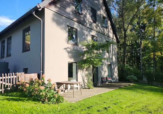 Terrasse nach Westen Terrasse mit Gartenmöbeln